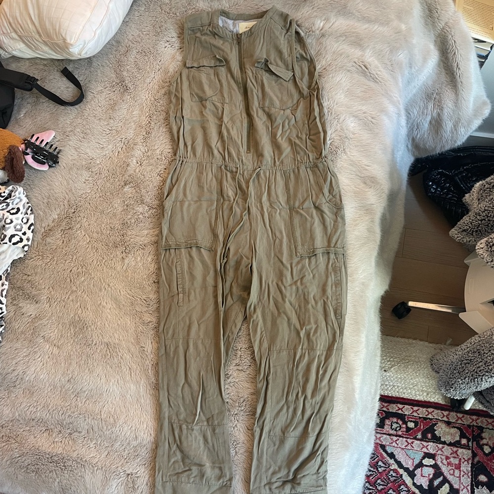 Army green jumpsuit w zipper
